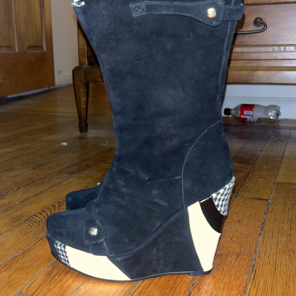 2000s vintage one of a kind black and white suede and patent leather boots/heels